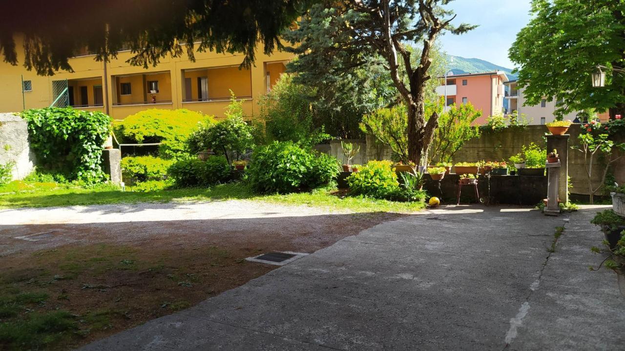 Il Giardino Dei Fiori Lejlighed Mandello del Lario Eksteriør billede